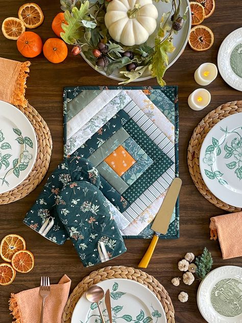 Half-square Triangles — Blog — Sharon Holland Designs Diy Quilted Placemats, Hot Pads Diy, Diy Log Cabin, Sharon Holland, Quilted Placemats, Fall Sewing, Sewing Machine Projects, Half Square Triangle, Beginner Sewing