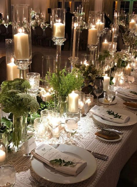 Formal Christmas Table Settings, Dinner Party Table Scape, Table Scapes Dinner Party, Dinner Party Table Settings Elegant, Luxury Tablescapes, Night Table Decor, Valentine Day Aesthetic, Christmas Table Scape, Dinner Party Tablescapes