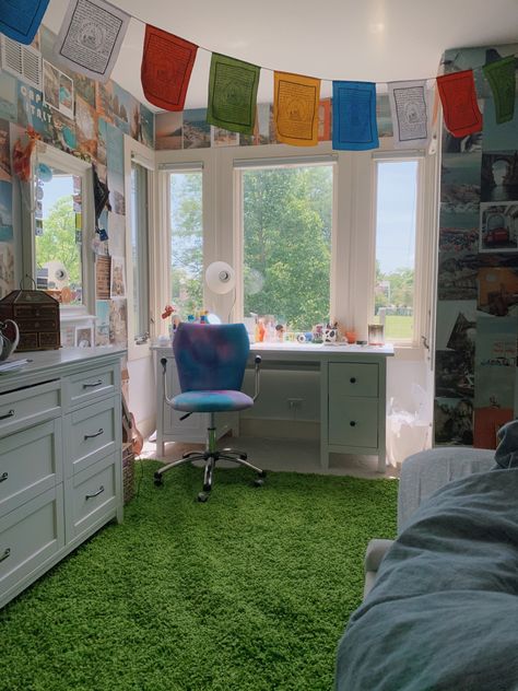 Grass Bedroom Aesthetic, Grass Room Aesthetic, Grass Rug Aesthetic, Neat Bedroom Aesthetic, Grass Rug Bedroom Aesthetic, Grass Rug Bedroom, Grass Bedroom, Pastel Aesthetic Room, Indie Bedroom