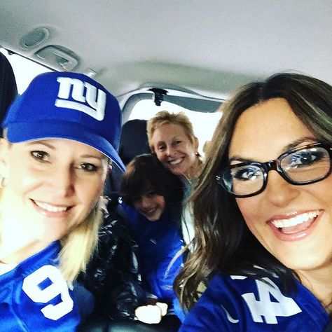 Mariska and co on the way to the Giants game Joyful Heart Foundation, Giant Games, Metlife Stadium, Joyful Heart, Olivia Benson, The Giants, Law And Order Svu, Chief Executive Officer, Mariska Hargitay