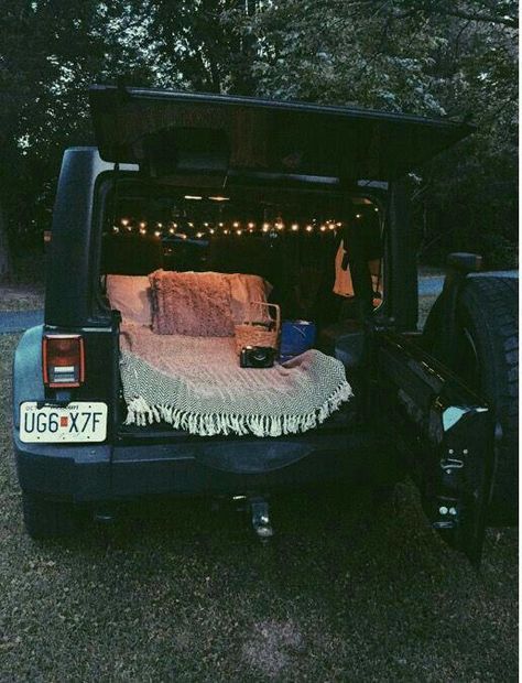 I would LOVE to go stargazing with him, then when it gets too cold, climb inside there and watch Netflix for hours and cuddle and fall asleep in his arms Camping Jeep, Auto Jeep, Jeep Interiors, Jeep Wrangler Accessories, Car Deco, Wrangler Accessories, Camping Photography, Bmw I3, Dream Cars Jeep