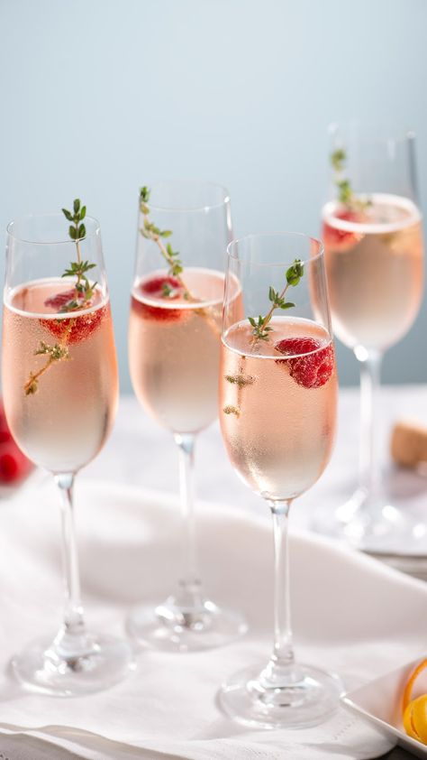 11 Refreshing Mocktails For New Year’s 2022 Dessert Sans Lactose, Raspberry Champagne, Best Mixed Drinks, New Years Cocktails, Champagne Drinks, Drink Garnishing, Chocolate Recipes Homemade, Happy Galentines Day, Sparkling Wine Label