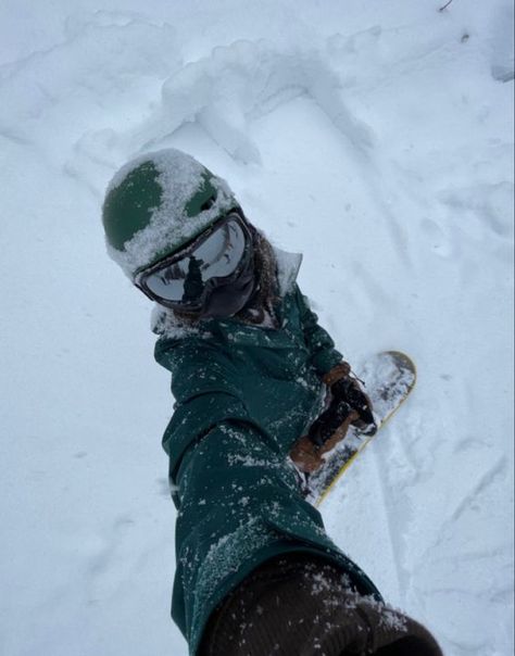 Snowboarding Pics, Snowboard Aesthetic, Snowboarding Pictures, Snowboarding Aesthetic, Chalet Girl, Ski Pics, Ski Aesthetic, Snow Boarding, Ski Jumpsuit