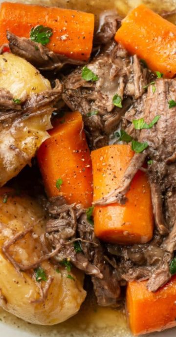 instant pot pot roast Beef Roast Pressure Cooker Recipes, Blade Roast Instant Pot, Venison Roast Instant Pot, Instapot Chuck Roast, Pot Roast In Instant Pot, Insta Pot Beef, Roast Recipes Instant Pot, Roast Instant Pot Recipes, Chuck Roast Instant Pot