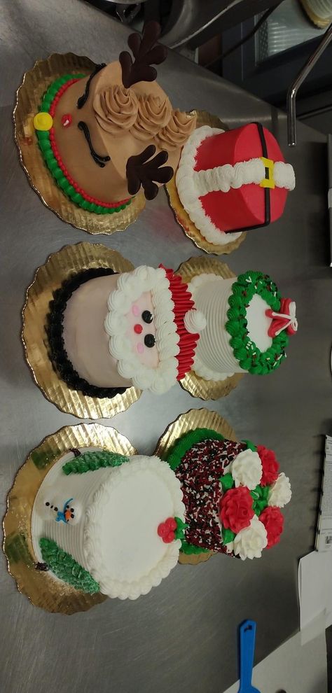 Small Christmas Cakes Decoration, Rudolph Cake Ideas, Difficult Cake Designs, Snowflake Cake Design, Thanksgiving Cakes Easy, Christmas Cupcake Design, Christmas Themed Cake Ideas, 6 Inch Christmas Cakes, Christmas Cakes And Cupcakes