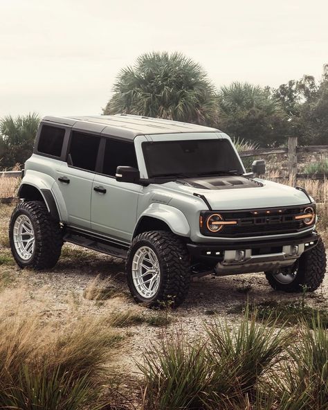 CarLifestyle | Bronco Raptor on @vossen HFX-1 wheels by @dv8_motorsports_inc #carlifestyle #broncoRaptor #raptor #fordraptor Photo @williamstern | Instagram Ford Bronco Raptor 2022, Bronco Raptor 2022, 2023 Bronco, Lifted Ford Truck, Ford Bronco Raptor, Bronco Car, Bronco Raptor, New Bronco, Badass Jeep