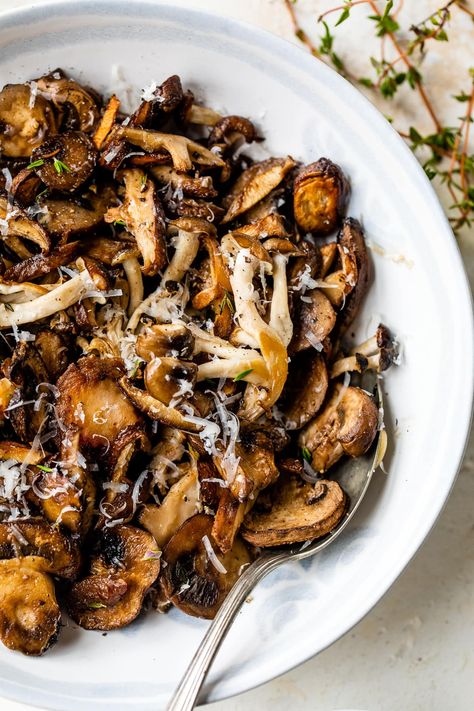 Roasted Mushrooms with Parmesan Mushroom Side Dish Recipes, Oven Roasted Mushrooms, Smashed Sweet Potatoes, Mushroom Side Dishes, Parmesan Asparagus, Asparagus Fries, Roasted Mushrooms, Easy Oven, Skinny Taste Recipes