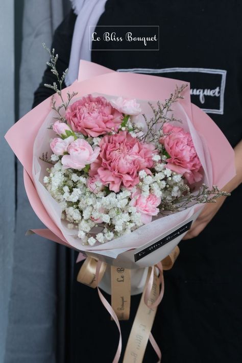 Pinky Small korean bouquet special Carnation impor mixed babys breath, caspea, carnation spray pink in round arranggement bouquet style korean, sooo cute right?
Recommend for gift someone special or decor your room.
Click the link for more, by Le Bliss Bouquet
#luxurygift #leblissbouquet #luxuryflower #freshflower #pink #flowerbouquet #bouquetpink #bouquetcarnation #nationwide #koreanstyle Korean Bouquet, Carnation Bouquet, Luxury Flowers, Style Korean, Small Flowers, Fresh Flowers, Click The Link, Flowers Bouquet, Diy And Crafts