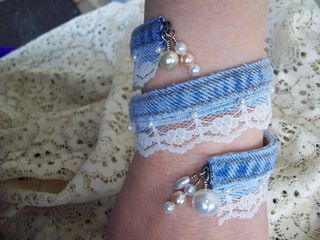 Denim Bracelet, Blue Jeans Crafts, Denim Jewelry, Fabric Bracelets, Denim Outfits, Estilo Hippie, Full Life, Denim Ideas, Denim Crafts