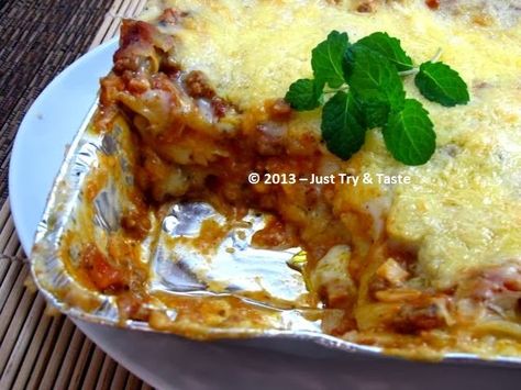 Sebuah blog tentang makanan dan proses memasak yang diperuntukkan bagi pemula. Beserta resep yang teruji handal dan foto step by stepnya. Macaroni Schotel Recipe, Salty Desserts, Resep Pasta, Indonesian Recipes, Beef Lasagna, Macaroni Recipes, Western Food, Super Yummy, Savory Snacks