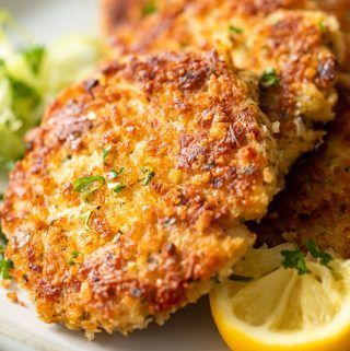 Crispy Tuna Patties - Whisk It Real Gud Crispy Tuna, Tuna Fish Cakes, Tuna Patties Recipes, Fish Patties, Fish Cakes Recipe, Tuna Patties, Tuna Cakes, Chicken Patties, Garlic Aioli