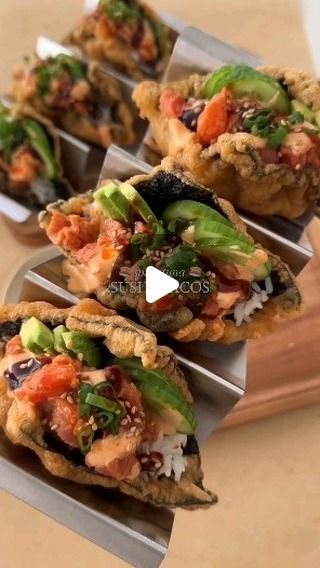 Backed Sushi, Diy Sushi Night, Sushi Platter Aesthetic, Sushi Tacos Recipe, Sushi Videos, Friday Meals, Spicy Tuna Sushi, Sushi Taco, Sushi Ideas