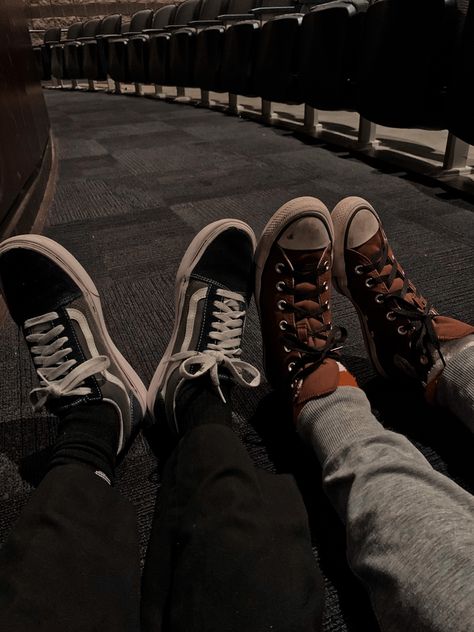 Vans Aesthetic Grunge, Elena Core, College Stories, Shoe Aesthetic, Vans Aesthetic, Converse Aesthetic, Vans Girl, Peter Pettigrew, Rockstar Aesthetic