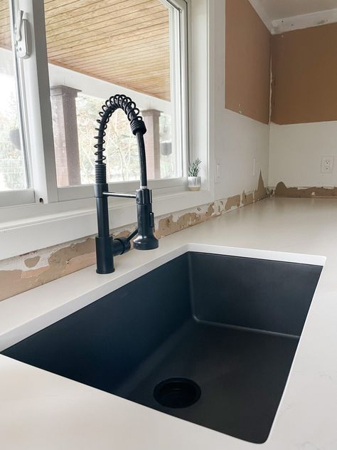 White Quartz Countertop Kitchen, Black Undermount Sink, Black Concrete Countertops, Black Sink Kitchen, Black Undermount Kitchen Sink, Lighting Above Sink, Blanco Silgranit Sink, Blanco Sink, Silgranit Sink