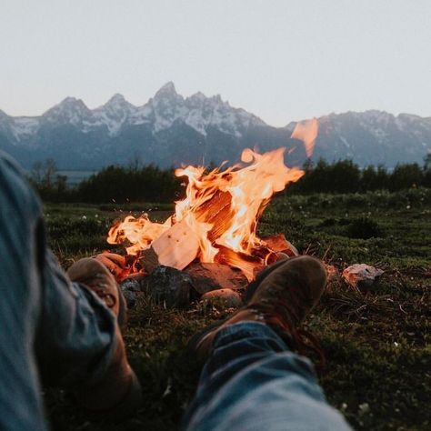 Cowboy Aesthetic, Lost In Thought, Western Aesthetic, Horse Ranch, Book Aesthetic, Wild West, Campfire, Dream Life, Ootd