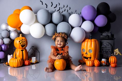 FangtingPhotography_Baby_Laurin_0921 Halloween Photoshoot Baby, Halloween Baby Pictures, Halloween Baby Photos, Baby Family Pictures, Baby Friends, Baby Shoot, Pumpkin Birthday, Baby Shower Invitaciones, Halloween Photoshoot