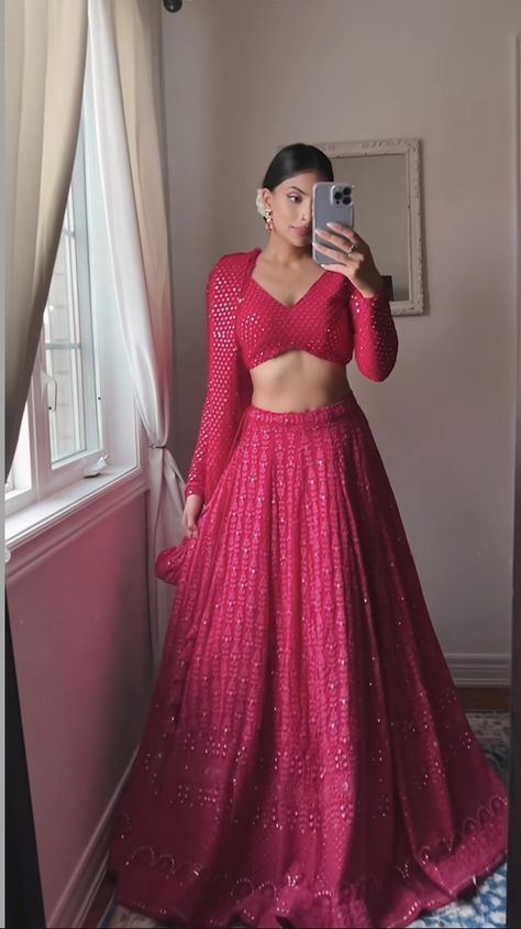 Lehenga Choli Designs, Indian Bridesmaid Dresses, Simple Lehenga, Trendy Outfits Indian, Lehenga Choli Wedding, Indian Outfits Lehenga, Lehenga Designs Simple, Bridal Lehenga Red, Traditional Indian Dress