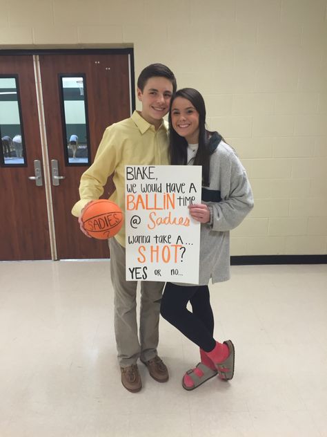 basketball Hoco Proposals Ideas Basketball, Basketball Proposal, Sadie Hawkins Proposals, Girl Ask Guy, Basketball Promposal, Sadies Proposal, Creative Prom Proposal Ideas, High School Sport, Cute Hoco Proposals