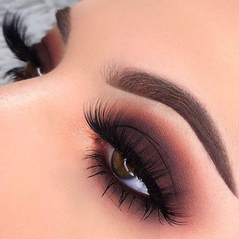 Morphe on Instagram: “This BLEND is speaking to our FALL souls!! ☕🍫🍂#MorpheBabe @bydanielleathena really put us in a sultry mood with this seamless blend using…” Summer Lashes, Best Makeup Artist, Beautiful Eye Makeup, How To Apply Eyeshadow, 3d Lashes, Lower Lashes, Faux Mink Lashes, No Eyeliner Makeup, Volume Mascara