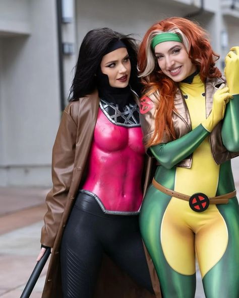 Sugah and Ma Chère 💛🃏💚 @thehannahklein as Fem. Gambit @missbrisolo as Rogue @dimeeeach as Male Roguy @zoogirlq as X-23 #RogueXMen #XmenRogue #Rogue #AnnaMarie #Gambit #RemyLebeau #AllNewWolverine #X23 #LauraKinney #XMen97 #XMen #Marvel #MarvelComics #MarvelUniverse #RogueCosplay #GambitCosplay #XmenCosplay #MarvelCosplay #CosplayersOfInstagram #CosplayerOfInstagram #CosplayersOfIG #CosplayerOfIG #Cosplayers #Cosplay #Superhero #Comics #DisneyPlus Rogue Xmen Costume, Gambit Cosplay, Rogue Costume, Rogue Hair, Rogue Cosplay, Rogue Xmen, All New Wolverine, Xmen Cosplay, Marvel Rogue