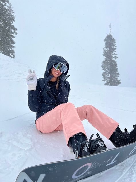 Snowboarding in Lake Tahoe Cute Ski Poses, Snowboarding Aesthetic Pictures, Aesthetic Skiing Outfits, Women Snowboarding Aesthetic, Ski Trip Inspo Pics, Skiing Fits Aesthetic, Aesthetic Ski Photos, Skiing Aesthetic Pictures, Ski And Snowboard Pictures