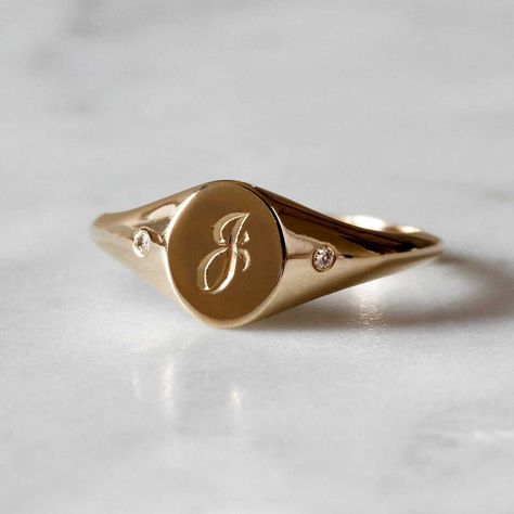 Mini Initial & Diamonds Signet Ring Solid Gold Initial - Etsy Hong Kong Ring Goals, Engraved Rings Personalized, Monogram Ring Gold, Gold Initial Ring, Signet Rings Women, Diamond Signet Ring, Engraved Ring, Monogram Ring, Letter Ring