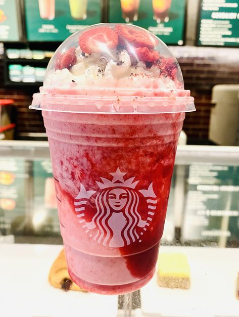 Starbucks Frappuccino Recipe, Red Drinks, Mochi Ice Cream, Frappuccino Recipe, Iced Starbucks Drinks, Starbucks Menu, Starbucks Frappuccino, Starbucks Secret Menu, Yummy Comfort Food