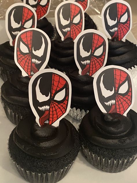 Venom Spiderman Party, Venom Cupcakes Cake Ideas, Venom Party Ideas Kids, Venom Cupcakes, Venom Birthday Cake, Venom Birthday Party, Avengers Cake Design, Venom Cake, Marvel Cupcakes