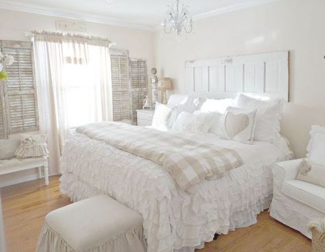 17 Spectacular Shabby Chic Bedroom Designs That Youre Gonna Love White Shabby Chic Bedroom, Country Chic Bedroom, Chic Bedroom Design, Shabby Chic Decor Bedroom, Chic Bedroom Decor, Shabby Chic Dresser, Decor Shabby Chic, White Bed, Dekorasi Kamar Tidur