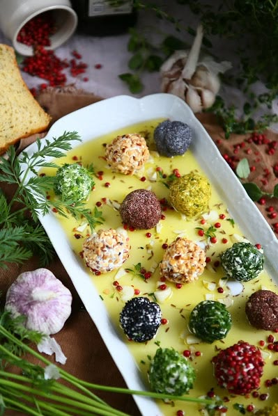 Marinated Labneh Lebanese Starters, Labneh Recipe, Taste Of Home Recipes, Christmas Meals, Appetizers Easy Finger Food, Eastern Cuisine, Lebanese Recipes, Middle Eastern Recipes, Food Platters