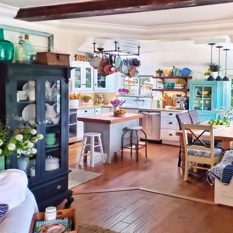 Beautiful Cottage Interiors, Maximalist Cottage Decor, Summer Cottage Kitchen, Starter Home Interior, Bright Farmhouse Decor, Colorful Farmhouse Decor, Bright Accessories, Colorful Cottage, Kitchen Tour