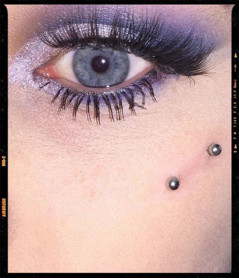 Surface Piercing Idea Surface Face Piercing, Surface Piercing Face, Piercing Face, Skin Piercing, Surface Piercing, Face Piercings, Airbrush App, Cute Piercings, Body Modifications