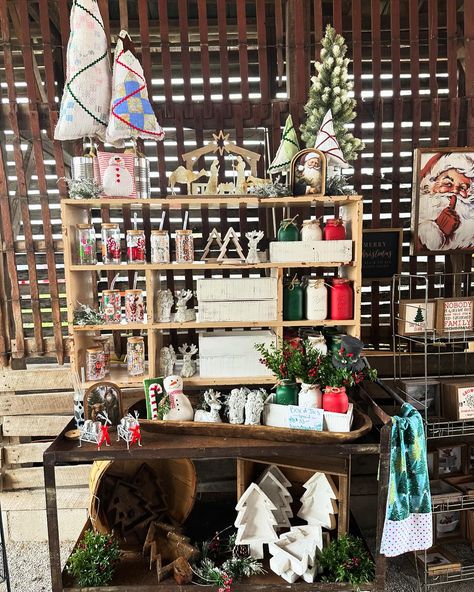 It’s Hen & Chicks Christmas Market time!! We are here 10am-4pm in Seymour. This is their first Christmas Market and the farm is all decked out in Christmas with Christmas music playing. The store in Dubois is also open today, 10am-3pm. Go see Jon and keep him busy!! #henandchicksbarnmarket @henandchicksbarnmarket Farmers Market Display, Christmas Booth, Market Display, Music Playing, Market Displays, Hens And Chicks, Christmas Music, Christmas Market, The Farm