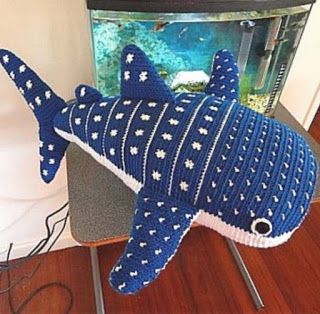 PATRONES AMIGURUMI GRATIS: PATRON GRATIS BALLENA TIBURON AMIGURUMI 42939 Whale Shark Pattern, Crochet Sea Creatures, Crochet Shark, Crochet Whale, Crochet Fish, Shark Pattern, Confection Au Crochet, Plushie Patterns, Crochet Simple