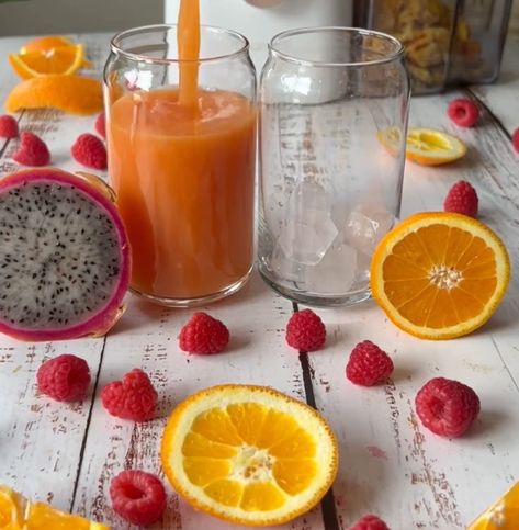 Red Apple Juice Recipes, Raspberry Juicing Recipes, Raspberry Juice Recipe, Cold Pressed Juice Recipes, Apple Juice Recipe, Raspberry Juice, Best Juicing Recipes, Flavored Waters, Orange Raspberry