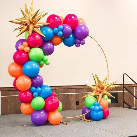 Forever Young Party, Rainbow Themed Birthday Party, End Of Year Party, Balloon Frame, Outdoors Birthday Party, Preschool Graduation, Balloon Centerpieces, Balloon Backdrop, Balloon Design