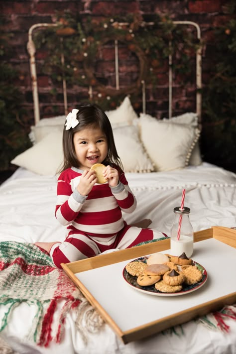 Diy Christmas Cookie Photoshoot, Milk And Cookie Christmas Photoshoot, Milk And Cookie Christmas Pictures, Family Christmas Pictures Baking Cookies, Christmas Cookies And Milk Photoshoot, Christmas Jammies Photoshoot Bed, Milk And Cookies Christmas Photo Shoot, Milk And Cookies Mini Session, Christmas Cookie Photoshoot Kids