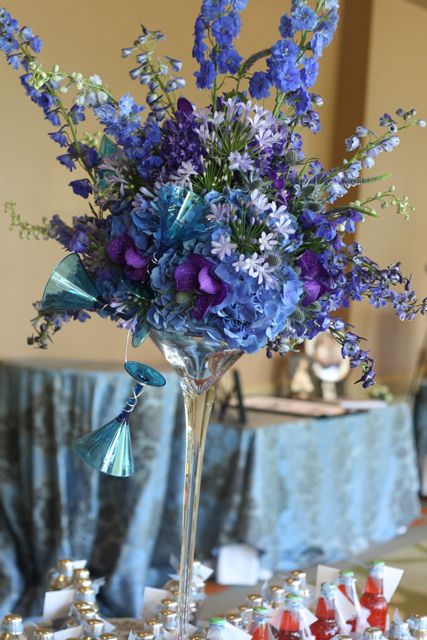 Blue Flower Centerpieces, Full Bouquet, Purple Wedding Centerpieces, Modern Wedding Flowers, Plan A Wedding, Blue And Purple Flowers, Flower Table, Wedding Floral Centerpieces, Blue Wedding Flowers