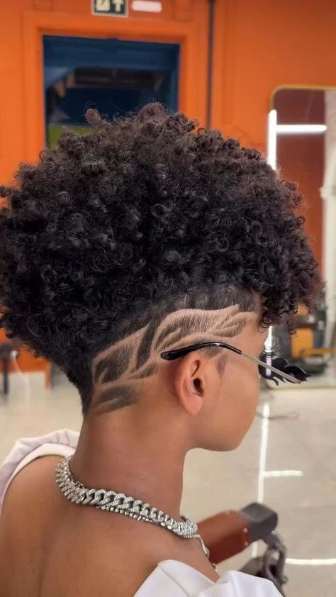 New Haircut Style, Tapered Haircut For Women, Tapered Natural Hair Cut, Natural Hair Haircuts, Short Hair Designs, Short Natural Curly Hair, Short Shaved Hairstyles, Shaved Hair Designs, Shaved Side Hairstyles