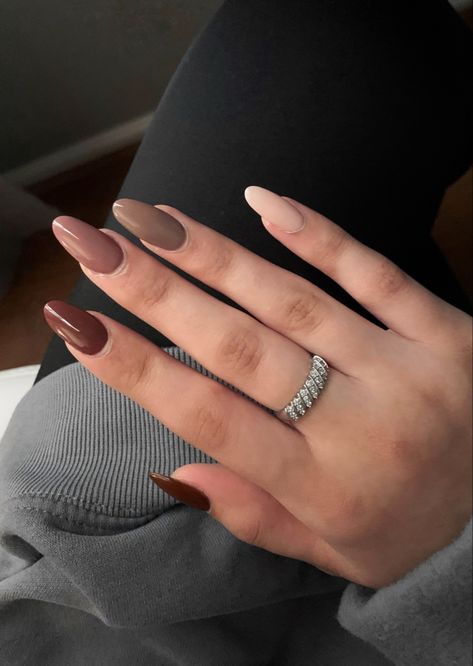 Nails For Cinnamon Dress, Fall Autumn Nails Almond, Fall Nails Shades Of Brown, Autumn Nail Asthetic, Acrylic Nails Autumn 2023, Fall Nail 2023, Fall Almost Nails, Autom Nails Design, Nail Inspired Fall