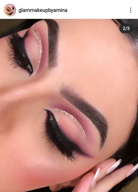 Maroon And Silver Makeup, Makeup Looks For Prom Pink Dress, Mauve Pink Eyeshadow Looks, Graduation Eyeshadow Looks, Make Up Roz, Pink And Silver Eye Makeup, Pink And Gold Eyeshadow Looks, Mauve Makeup Look Dusty Rose, Cut Crease Bridal Makeup