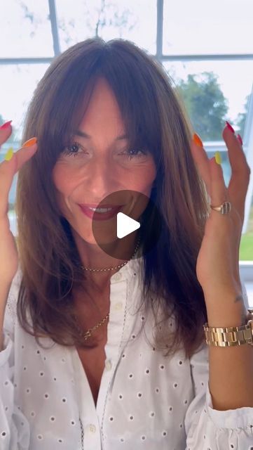 Davina McCall on Instagram: "#ad touching up my roots with my fave @garnieruk Nutrisse shade #5 ❤️ … thank u @mdlondon always nice to have a helping hand !! here’s a step by step tutorial… look at that coverage 🙌 remember to always patch test first x" Davina Mccall, My Roots, Helping Hand, Helping Hands, Thank U, Step By Step, On Instagram, Beauty, Instagram