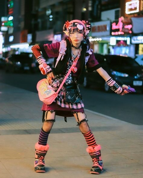 Dark Decora Fashion, Dark Decora Fashion Outfits, Dark Decora Kei, Harajuku Outfits Black, Angura Kei Fashion, Decora Fashion Outfits, Decora Kei Fashion, Decora Outfits, Dark Decora