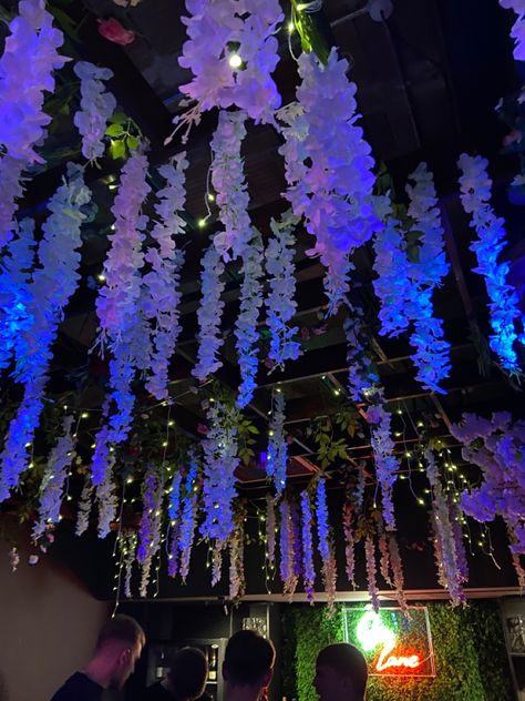 Fairy Light Party Ideas, Magical Forest Prom Theme, Forest Fairy Party Decor, Enchanted Homecoming Theme, Flowers Dangling From Ceiling, Mystical Forest Theme Party, Magical Prom Theme, Enchanted Garden Birthday Party Decoration, Enchanted Garden School Dance