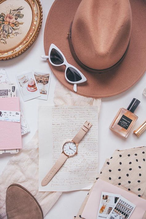 Lifestyle Flatlay Photography, Flat Lay Photography Instagram, Flat Lay Photography Fashion, Blonde Abroad, Flat Lay Inspiration, Travel Flats, Flat Lay Photos, Diy Kosmetik, Styled Stock Photography