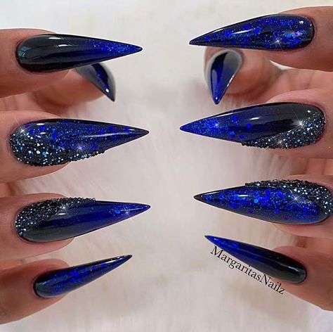 15 Prety Blue Ombre Nails - Inspired Beauty Black And Blue Nails, Royal Blue Nails Designs, Ongles Bling Bling, Blue Stiletto Nails, Blue Chrome Nails, Wedding Acrylic Nails, Bright Nail Designs, Blue Ombre Nails, Blue Stilettos