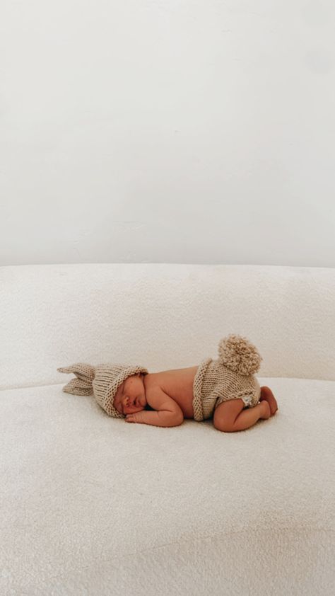 Easter Baby picture Photoshoot Easter baby Easter Newborn Photoshoot, Newborn Easter Pictures, Easter Baby Photoshoot, Easter Shoot, Baby Easter Pictures, Easter Newborn, Easter Baby Photos, Holiday Pics, Monthly Baby Pictures