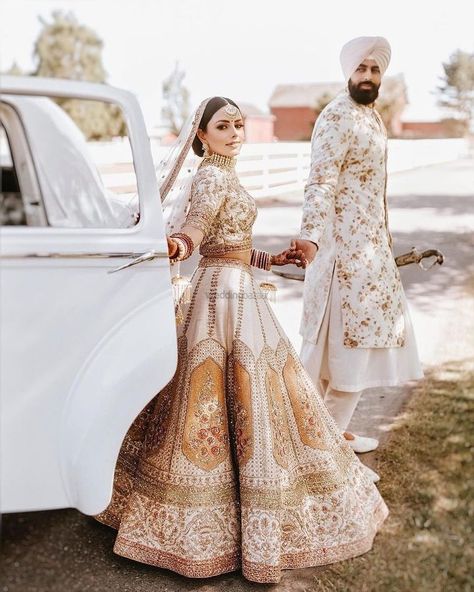 50  Real Punjabi Brides Who Wore Stunning Lehengas And Suits For Their Wedding Day! Sikh Wedding Dress, Sikh Couple, Sikh Wedding Photography, Bride Groom Photoshoot, Sikh Bride, Anand Karaj, Indian Wedding Gowns, Punjabi Bride, Bridal Lehenga Collection