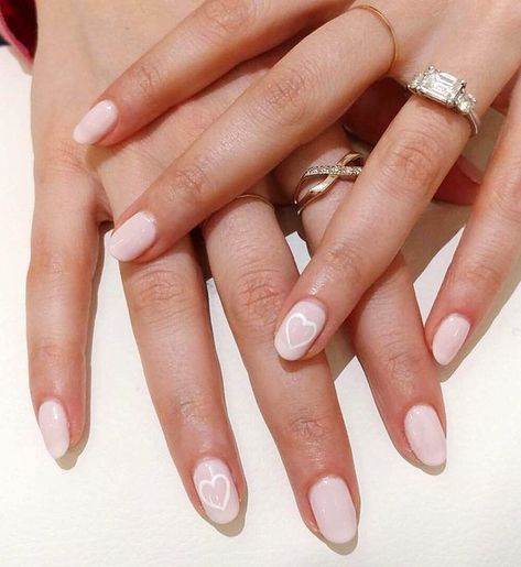 Hen Do Nails, Perfect Wedding Makeup, Wedding Nail Polish, Amazing Wedding Makeup, Bridal Manicure, Wedding Day Nails, Gorgeous Wedding Makeup, Engagement Nails, Wedding Manicure