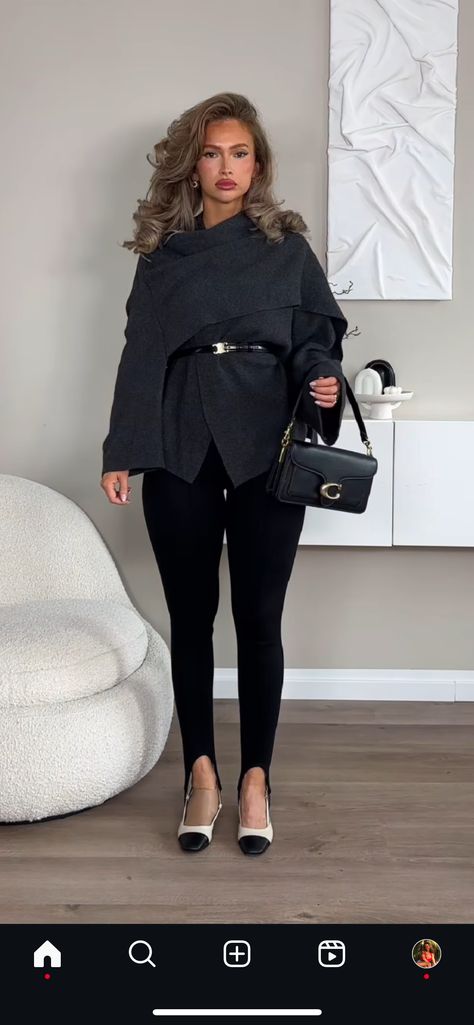 Nude Flats, Winter Fashion Coats, Black Slacks, Grey Trousers, Grey Outfit, Coat Fashion, Winter Outfit, Creative Fashion, Winter Coat